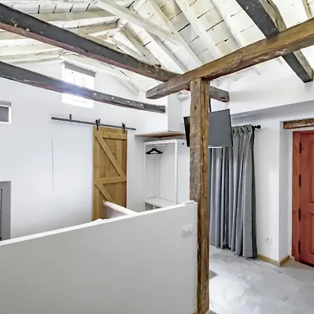 Trinitarios Apartman Toledo